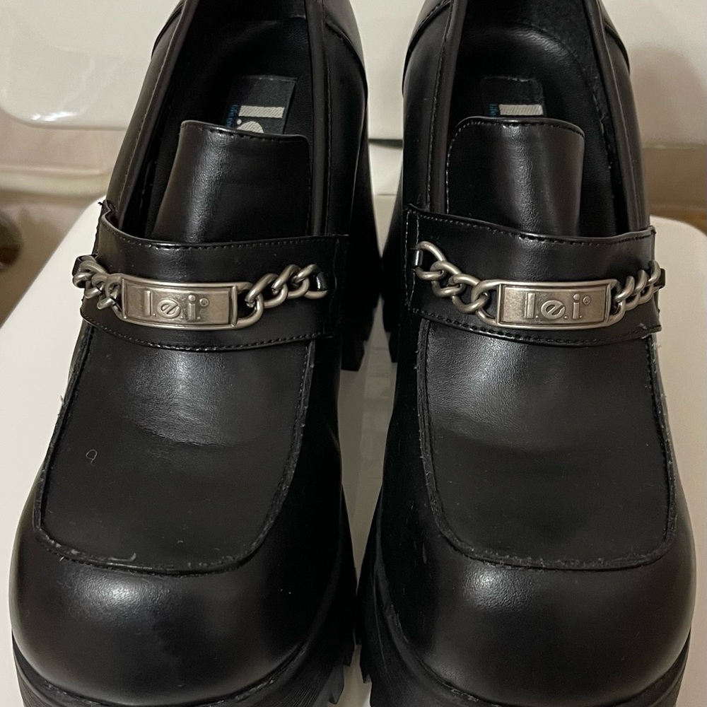 NWOT Lei Black and Silver Platform Shoes with Chain Detail